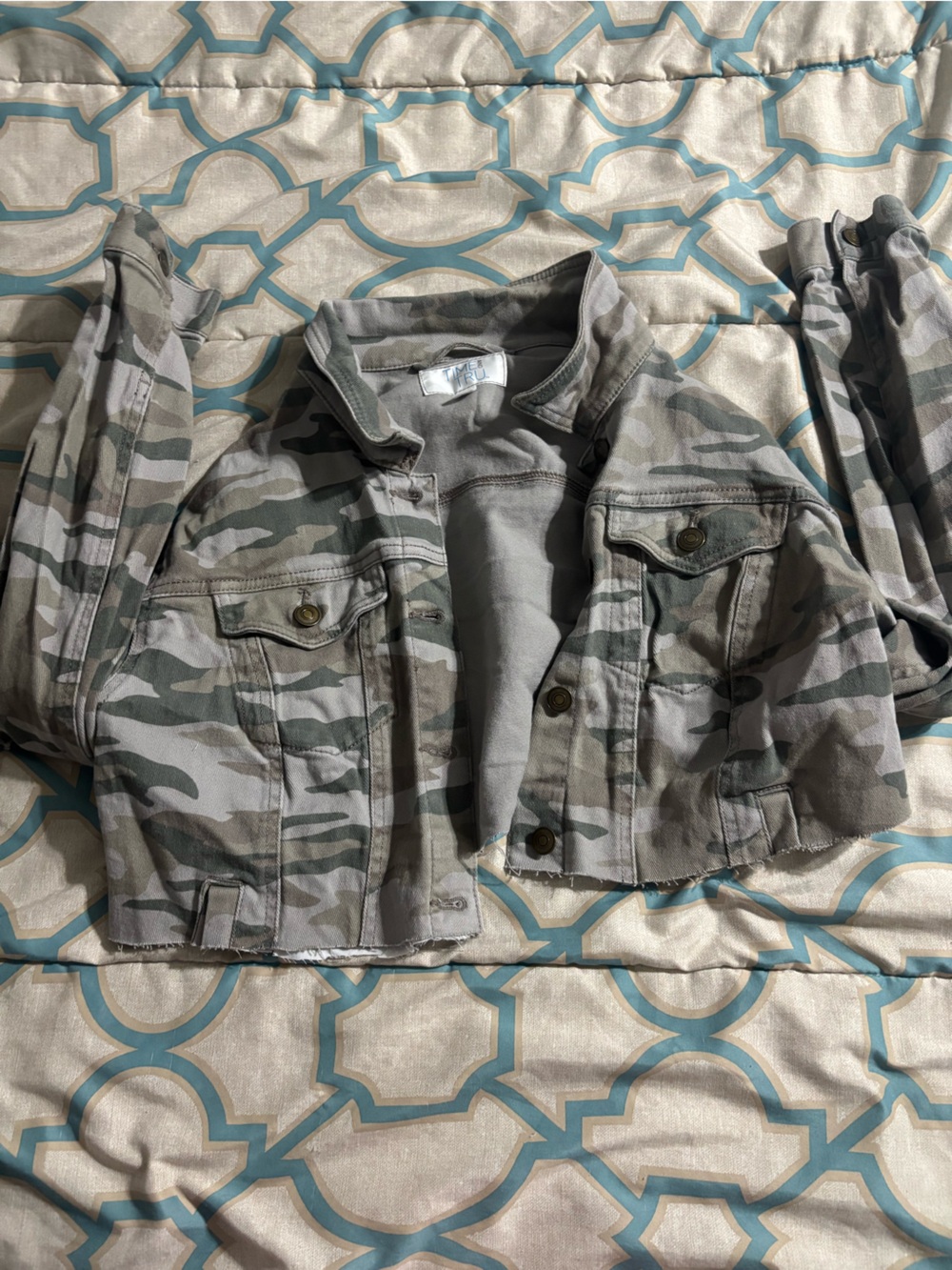 Time and Tru Camouflage Cropped Jacket in Grey and Green